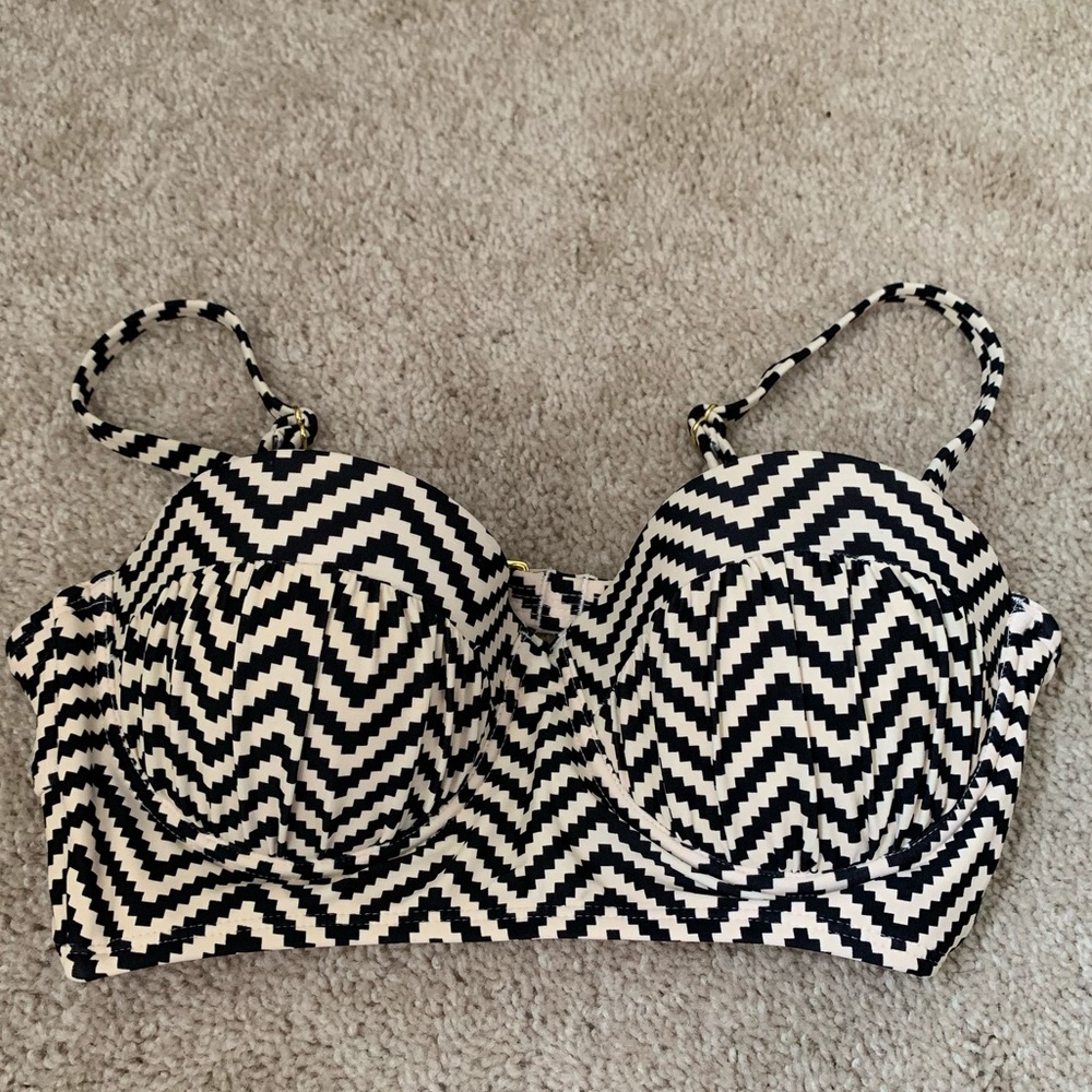 Xhilaration bikini top. Size medium.